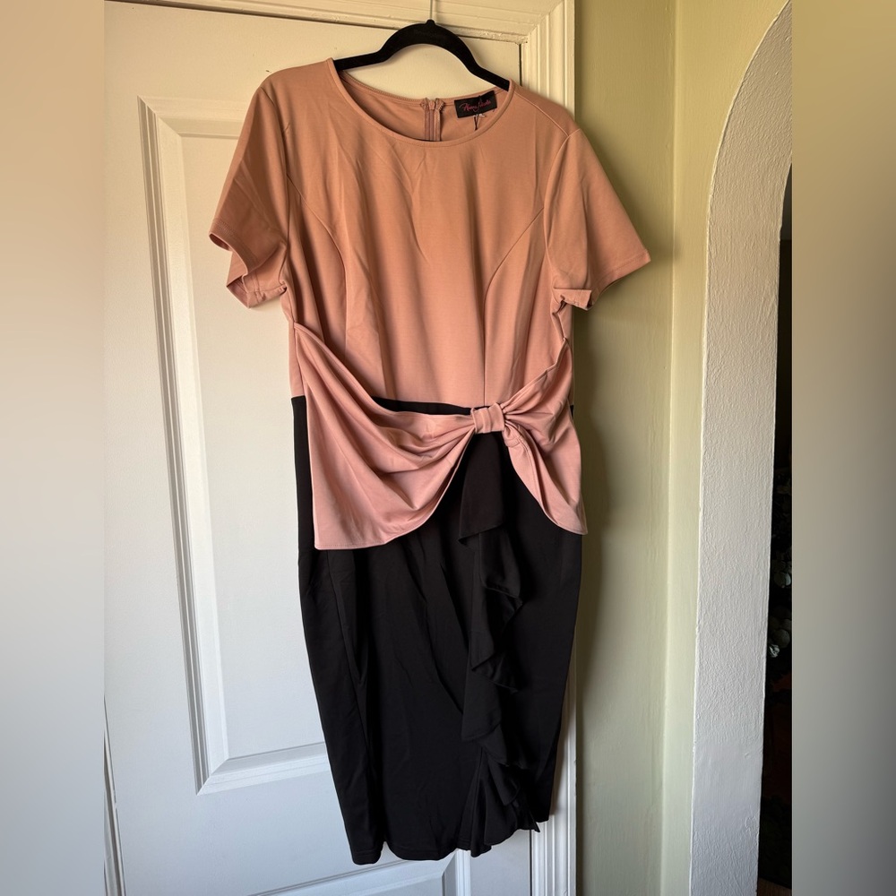Elegant Pink and Black Dress with Knot Detail